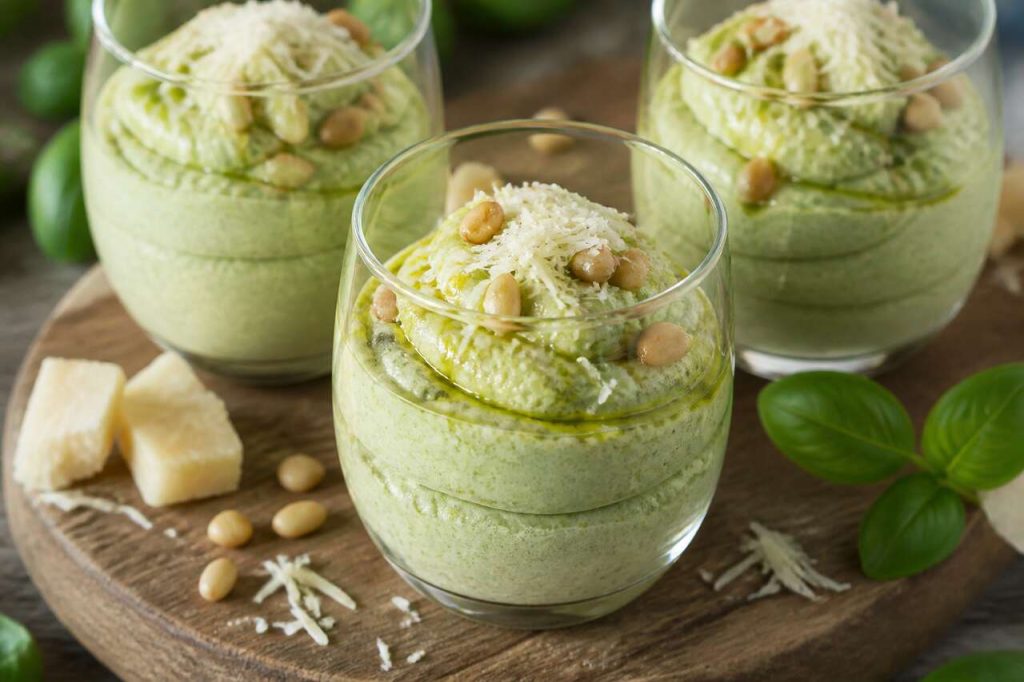 Recette de mousse de courgettes au pesto en verrines salées