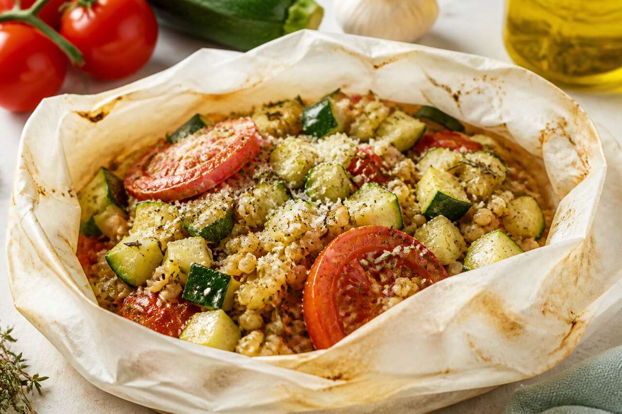 Papillotes d'Ebly aux tomates et aux courgettes : une recette légère et savoureuse