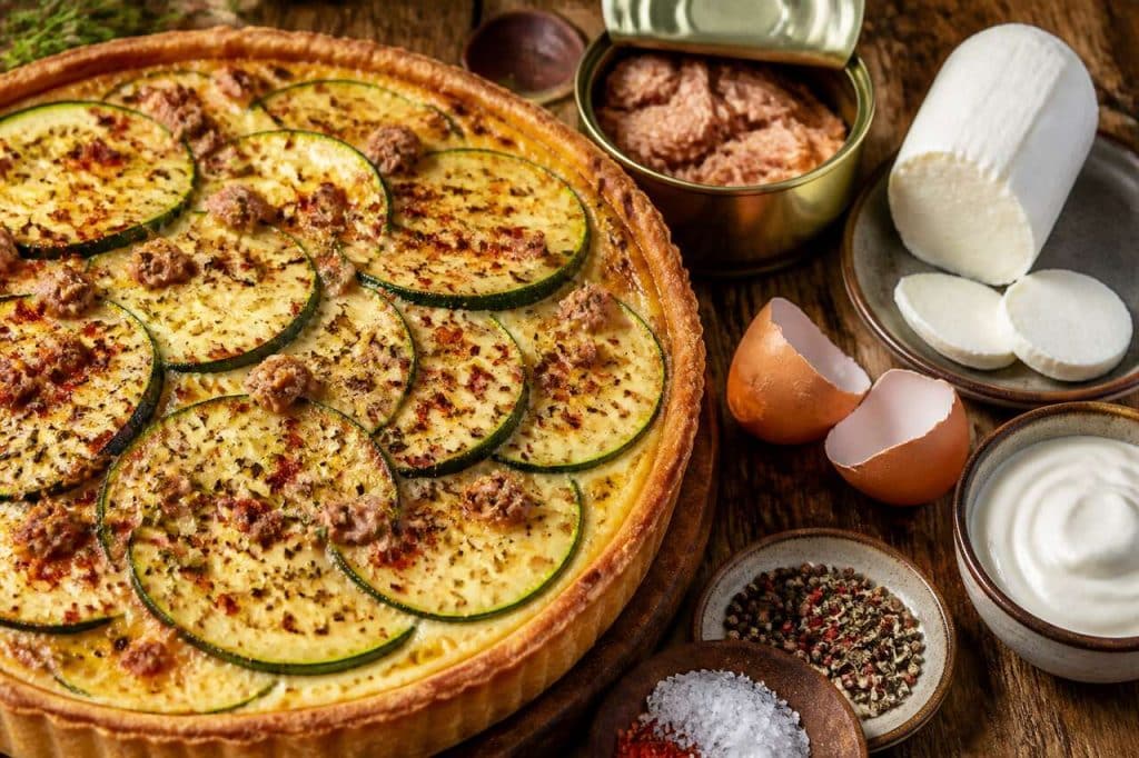 Recette de tarte pimentée aux courgettes, thon et chèvre